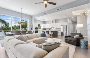 Stunning 3-bedroom Condo With Expansive Lanai